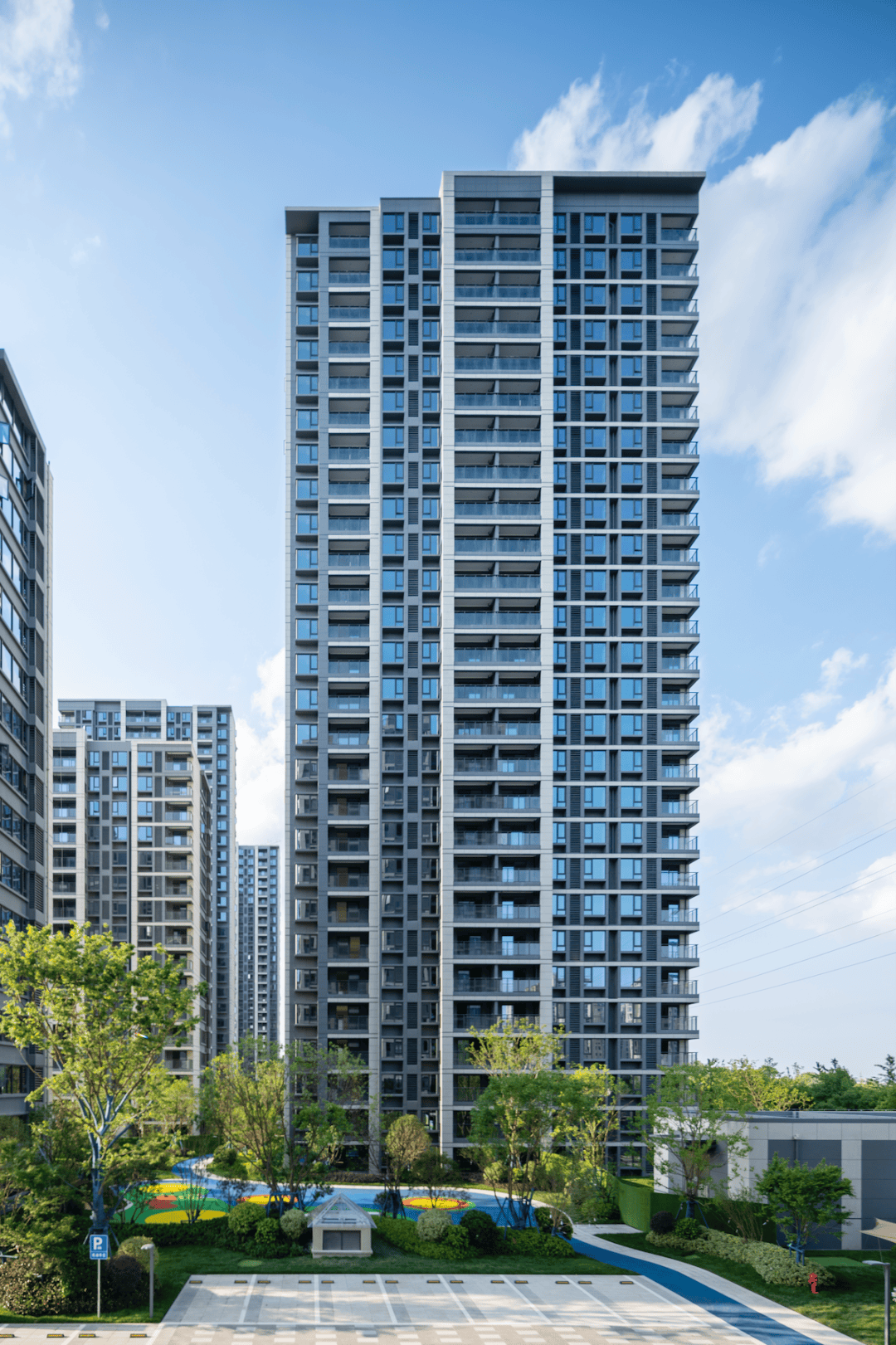 直到"和光系"产品——和光尘樾的诞生,让我们再次看到了保利与奉化的