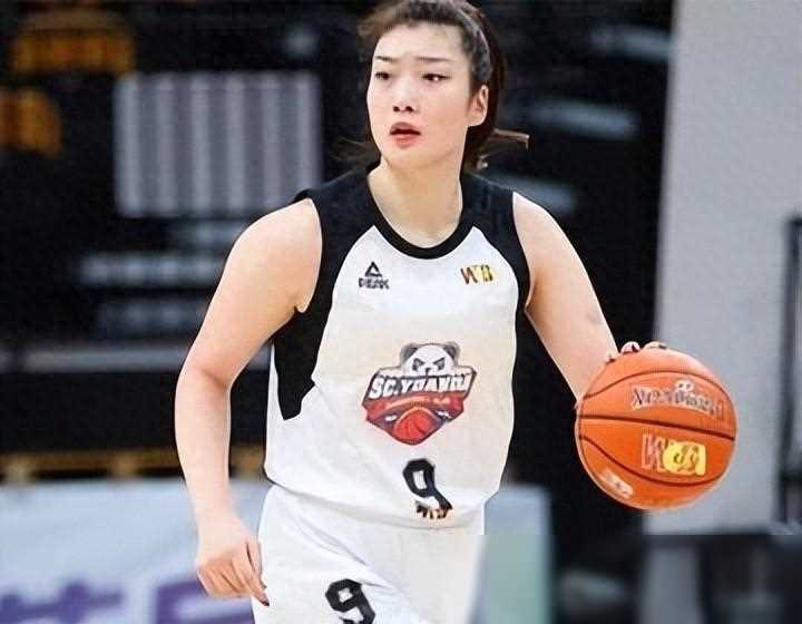 内蒙古女篮工作人员带头辱骂李梦被重罚罚款惊人李梦回应