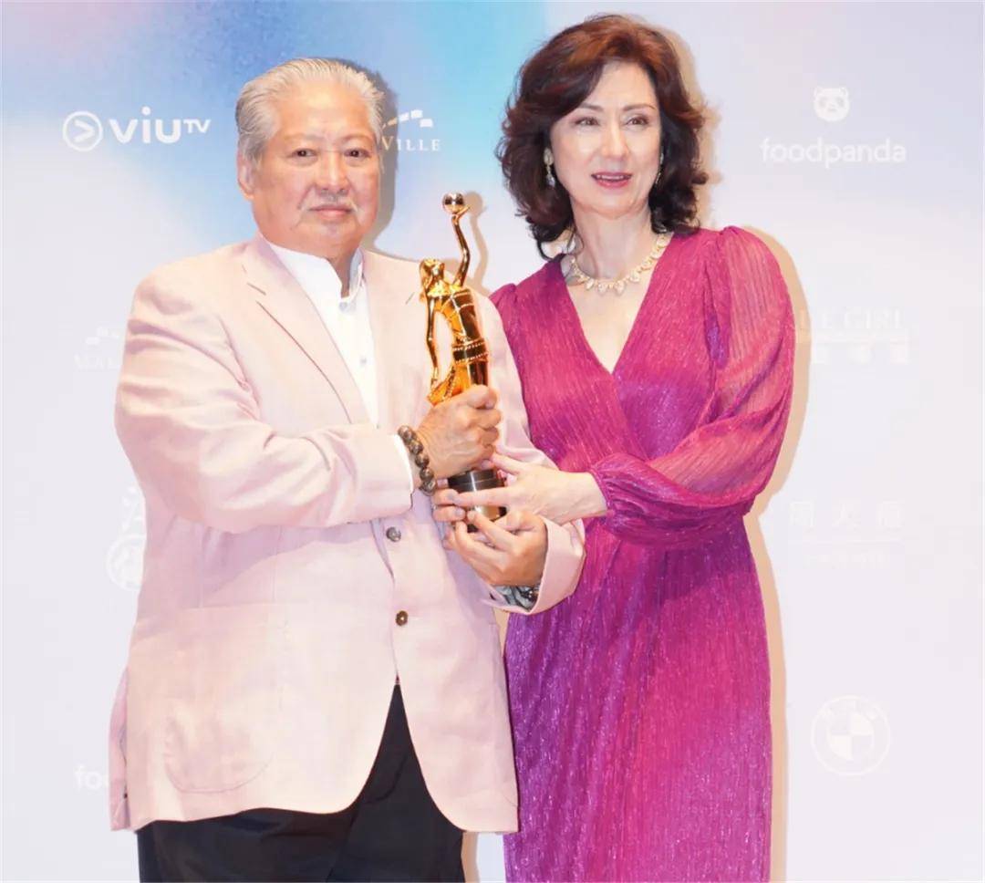 42届金像奖:姜大卫普通话感谢恩师张彻,张艾嘉夸洪金宝"温柔"_电影
