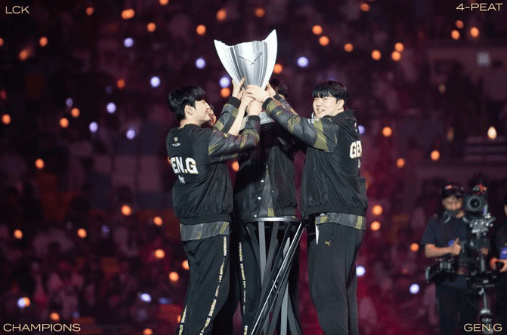 英雄联盟geng庆祝2024年lck春季季后赛第四次战胜t1