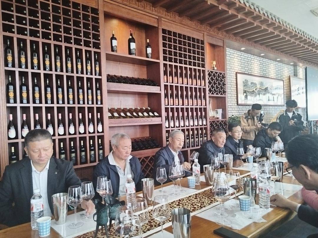 宁夏贺兰山东麓葡萄春耕展藤文化体验活动成功举办_酒庄_沃尔_产业