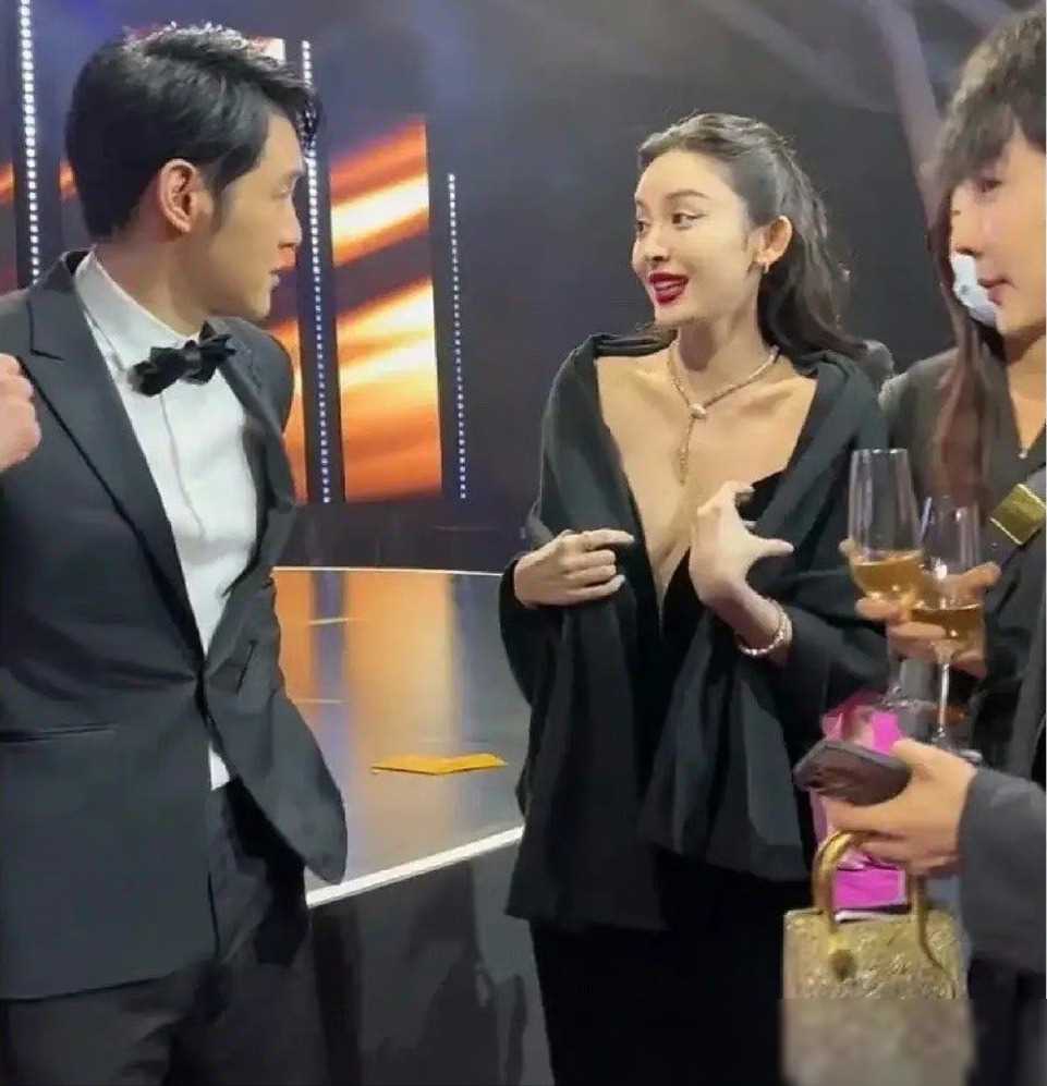 美丽与才华并存,古力娜扎的魅力,迷倒了多少男神?