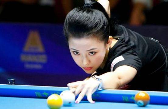 当时她才15岁,在16岁的时候,她就拿下北京全国女子九球的冠军,之后