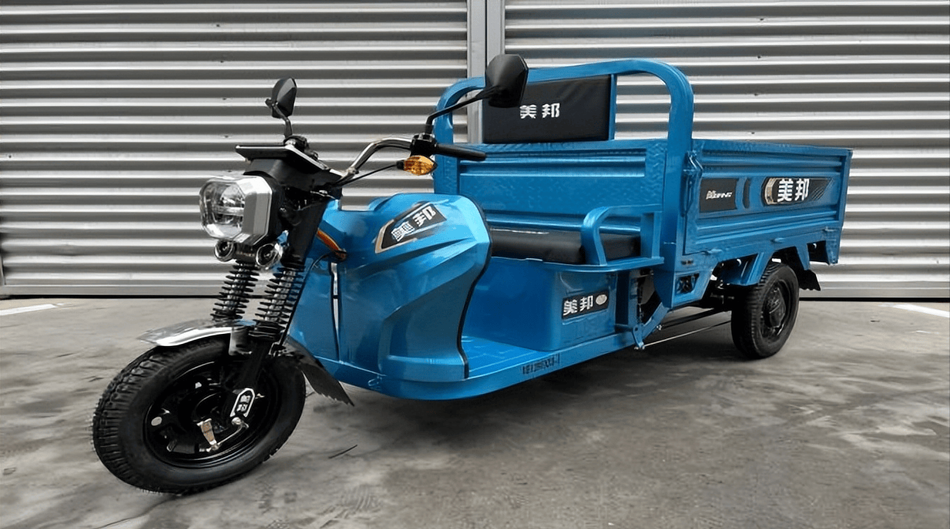 目前很多地方其实也都在尝试放开合规电动三轮车的路权,为违规电动