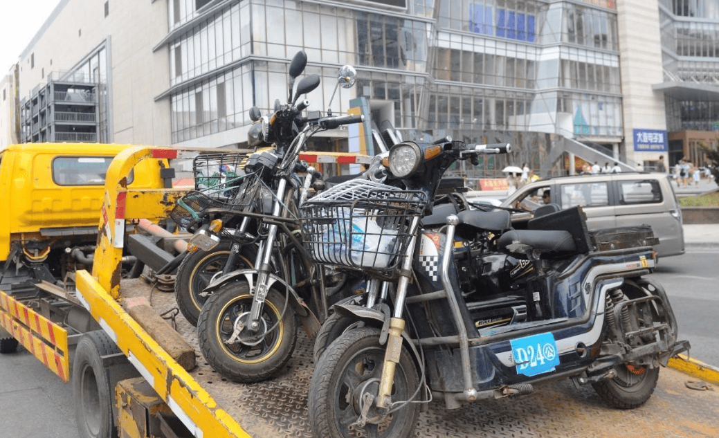 尽管"禁摩"政策在实际执行中取得了一定的成效,但许多摩托车车主对此