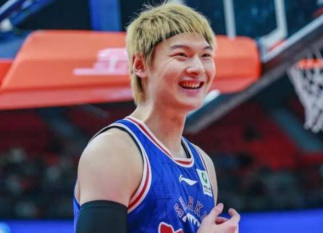 北京首钢赢得大胜王哲林难救主小外援低迷曝邀美女事件