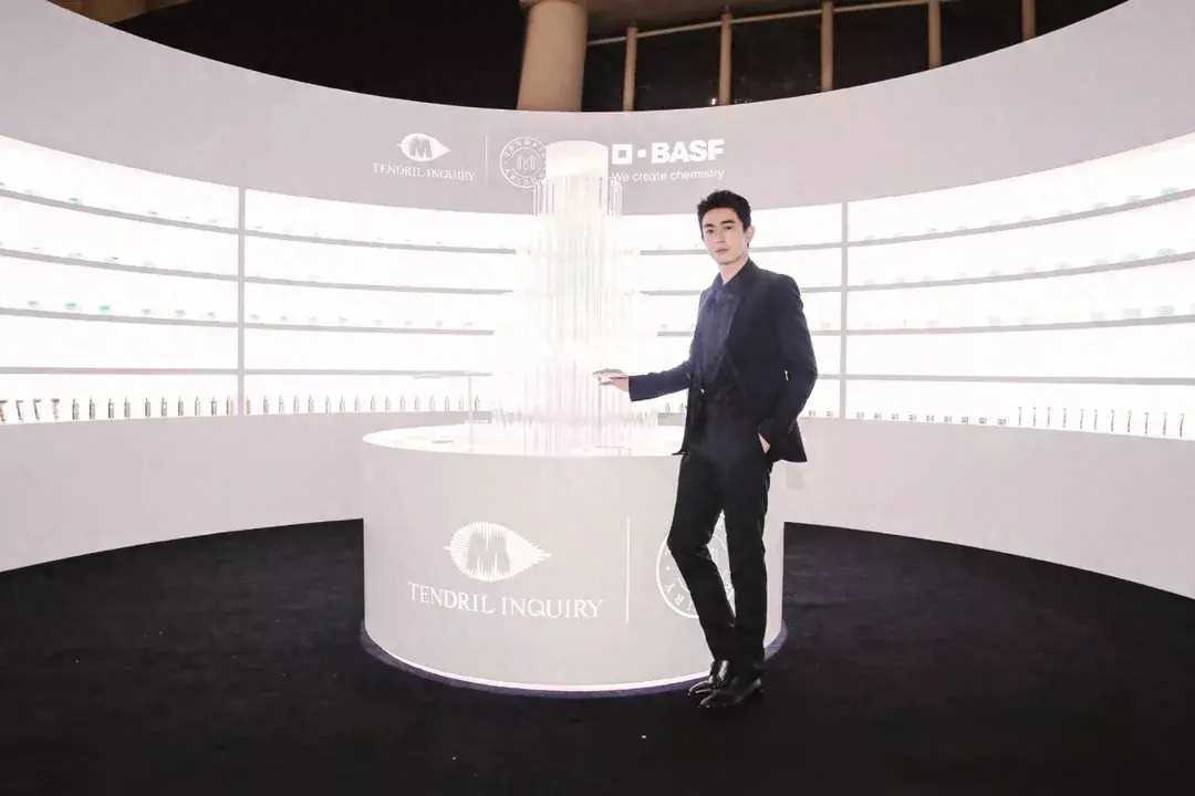 林更新游泳照引热议网友称赞身材管理直呼还我男神