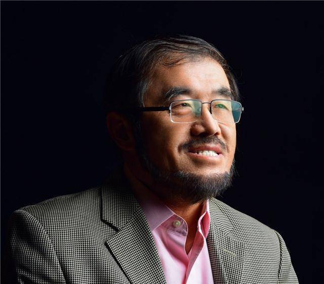 原创吴鹰一手压着2位首富这位神秘大胡子江湖地位依旧没变