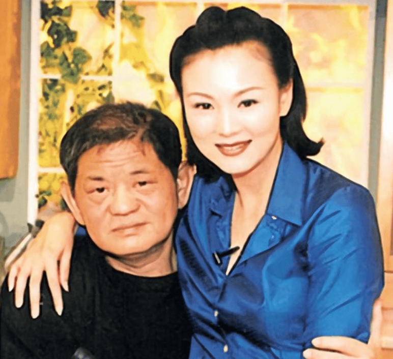 为了追求自己喜欢的女演员,他不惜大手大脚,每年的花费高达一亿.