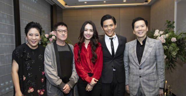 原创郭碧婷一只脚已经踏入豪门向佐单膝跪地求婚成功吴尊刘维见证