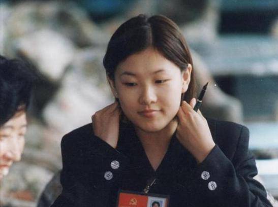 嫁大自己26岁"香港财神爷"的伏明霞,被传离婚,看丈夫如何回应