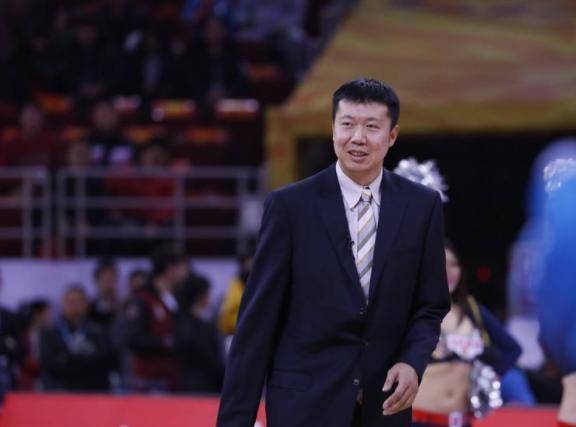 在昨天,王治郅与刘玉栋成为了中国篮坛的骄傲,而在今天,他们就开始了