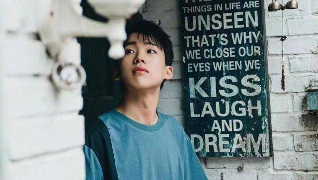 原创郭麒麟开豪车上热搜郭德纲儿子终于有了富二代的排面