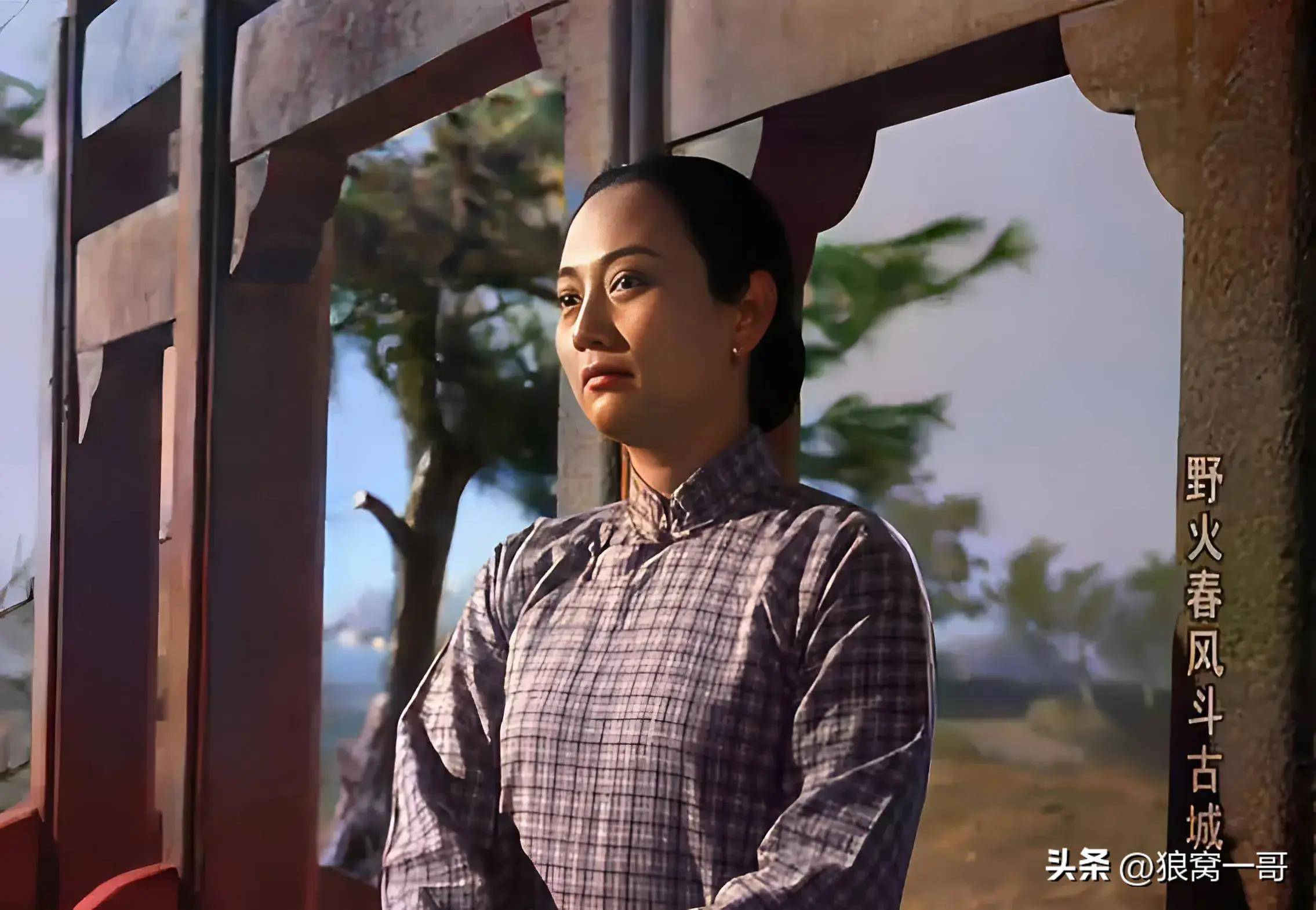 少将军衔的王晓棠原八一电影制片厂厂长几代人的青春偶像