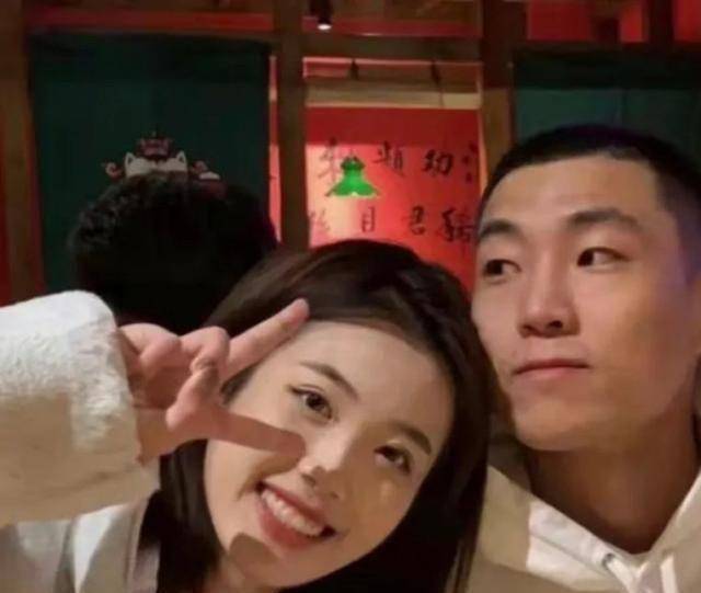 高诗岩与女友互动太奇葩一句马屁股直接整破防cba球员更搞笑