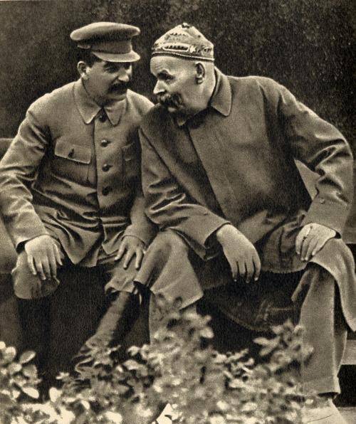 曾因滥用暴力手段而痛骂列宁,"革命良心"最终却选择了屈服_高尔基