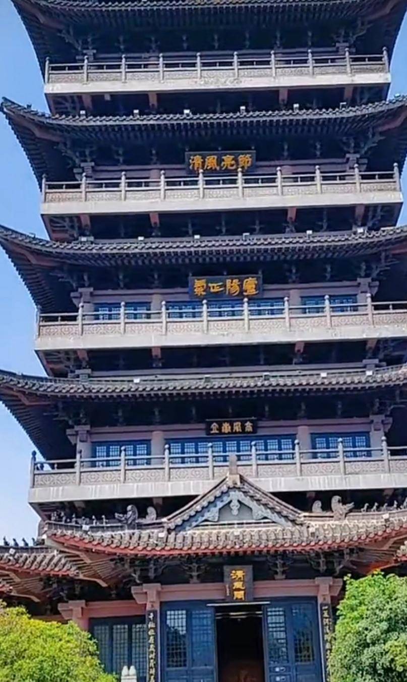 合肥包河清风阁浓厚的历史文化吸引各地游客慕名而来