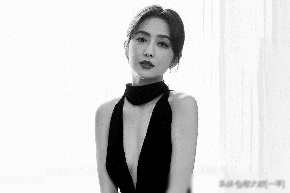 原创天生尤物佟丽娅演绎美人鱼展现性感腰线之美