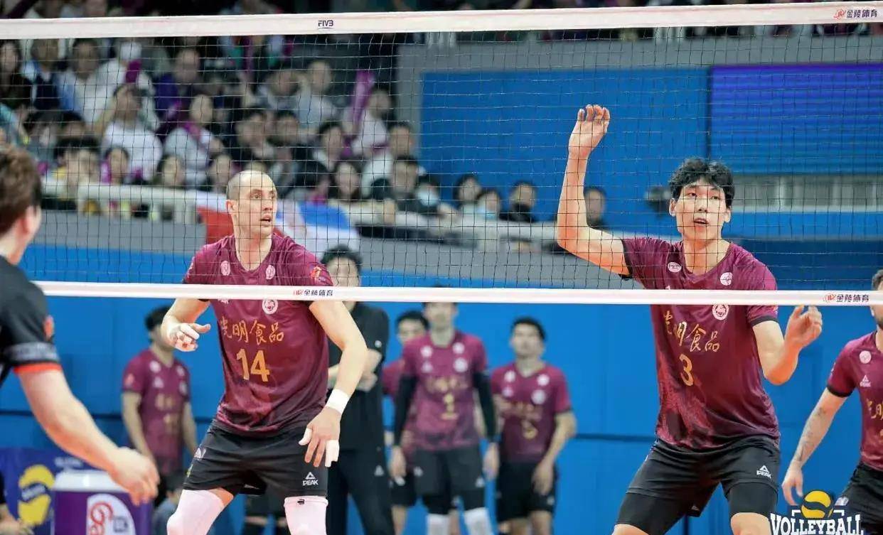 上海男排斩获联赛第17冠主帅沈琼谢队员谢对手谢观众