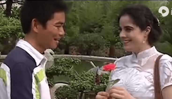 原创笑飘了16年前那个迎娶26岁美国女教师的河南保安如今过得怎么样了