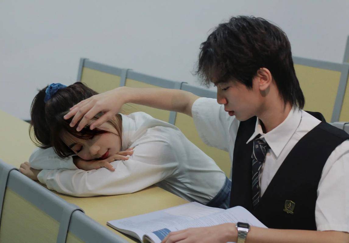 爱情的校园永恒之问为何难长久