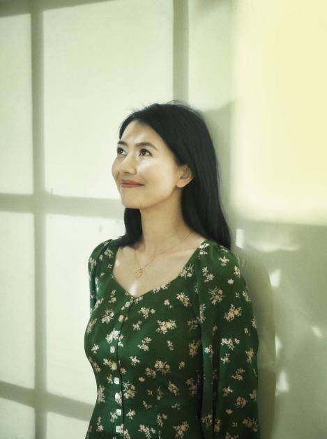 高圆圆出街被偶遇产后身材未恢复当女儿坐垫这还能复出