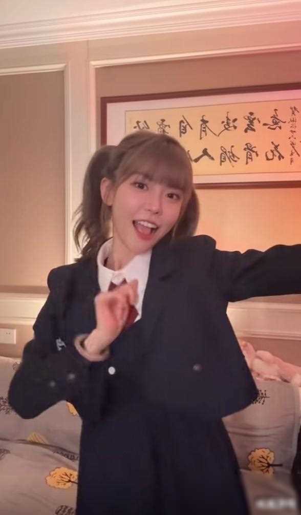 周淑怡女高cos被吐槽不要在那装嫩网友辣评不如深田