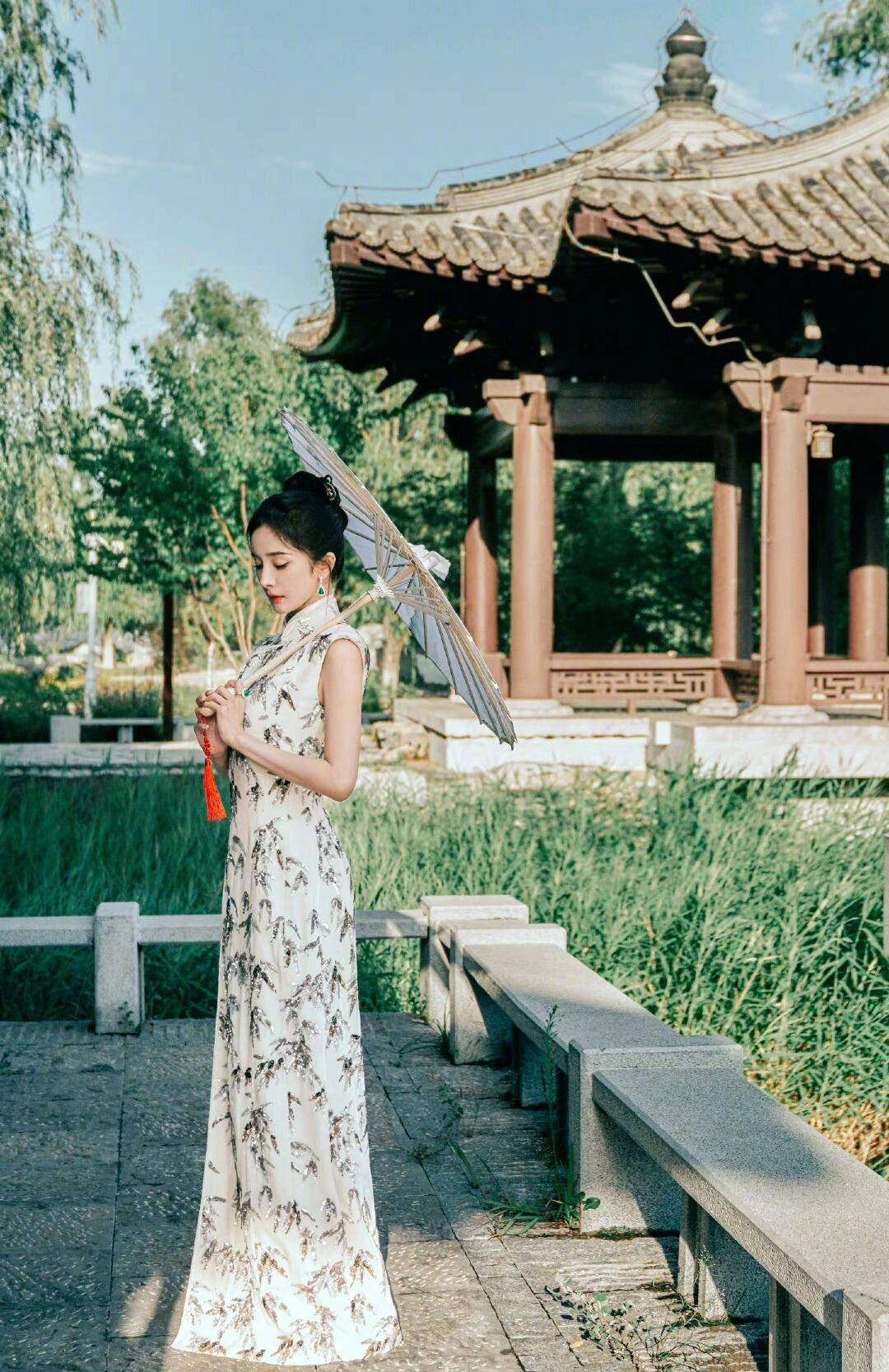 原创杨幂身穿人生中最美的旗袍惊艳全场网友直呼美到心里了