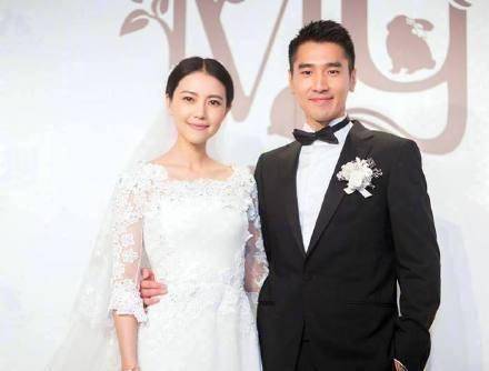 高圆圆产后首晒照调皮辣妈穿起西瓜衣颜值身材已恢复如初