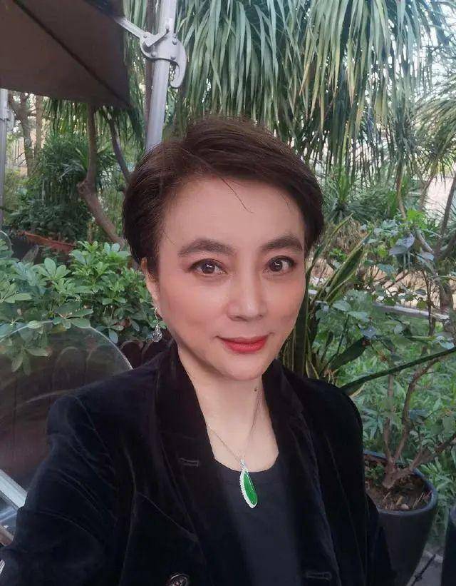 李玲玉混血儿子原来是他,身高190穿搭帅气,和吴磊共用一张脸