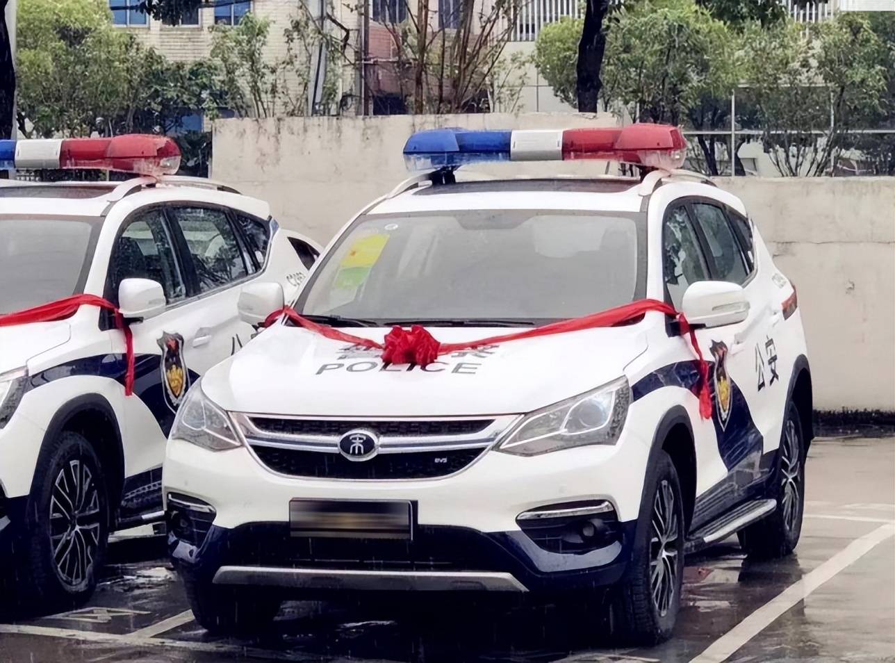 中国警车换新装?日产大众全再见,看完新车网友落泪:国产崛起了
