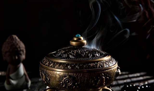 鸭炉和鸳鸯炉,在电视剧《知否》和《清平乐》中,香炉香具也是随处可见