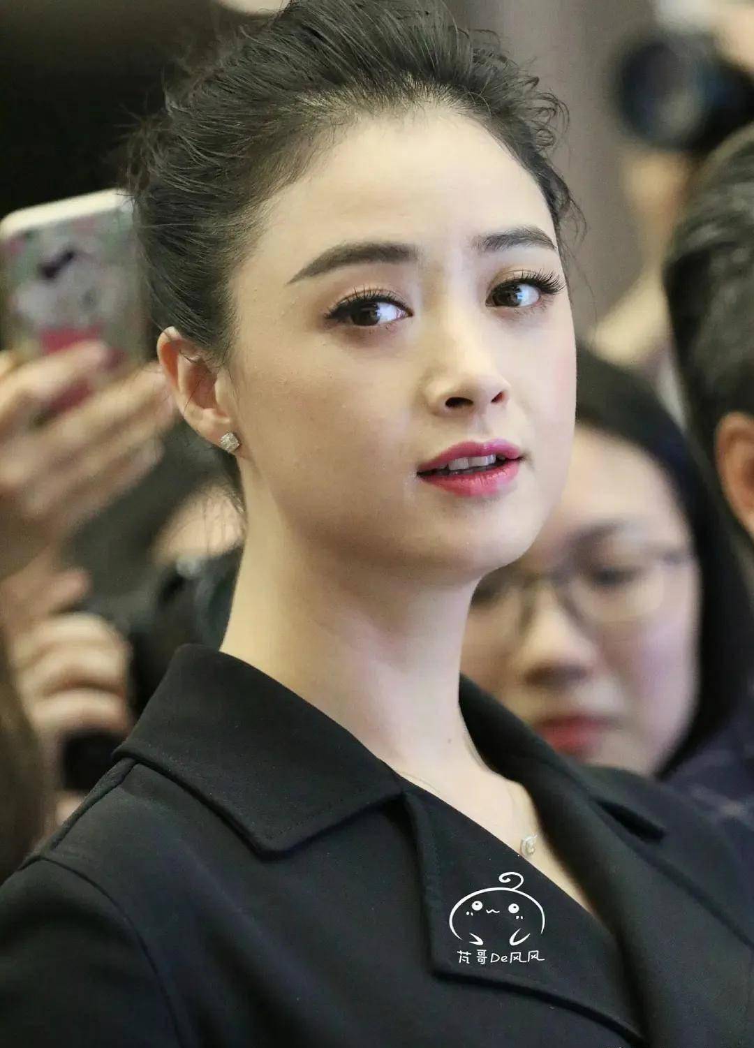 蒋欣都说人到中年,身材发福本就是一种自然现象,但是阿娇在上一年的