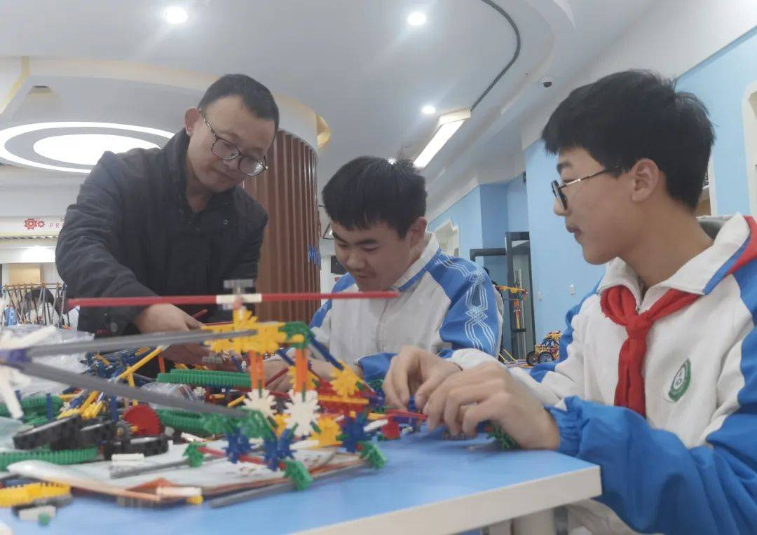 牡丹区吴店中学构建科学课程体系谱绘科学教育新篇