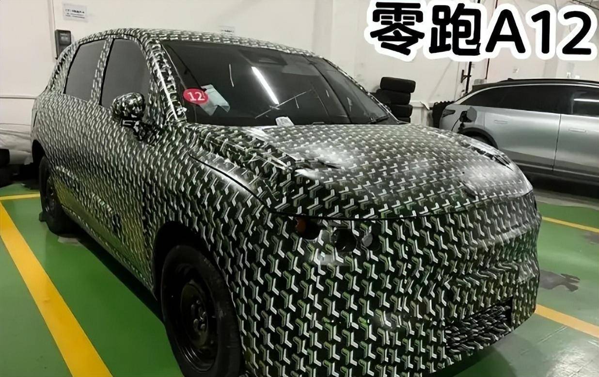 作为零跑第三个系列,a系列首款新车a12同样会继承c系列增程与纯电双重