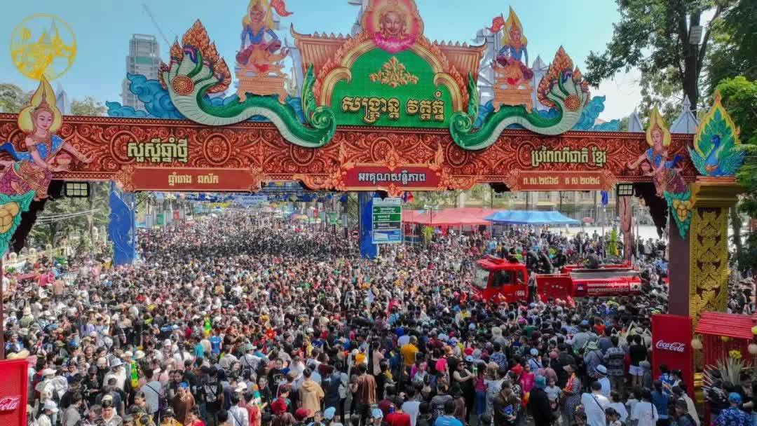 精彩瞬间大盘点!柬埔寨宋干节这些照片值得回味......_游戏_暹粒_传统