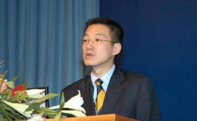 她坦言很崇拜孙彤宇,觉得他风趣幽默,又眼光