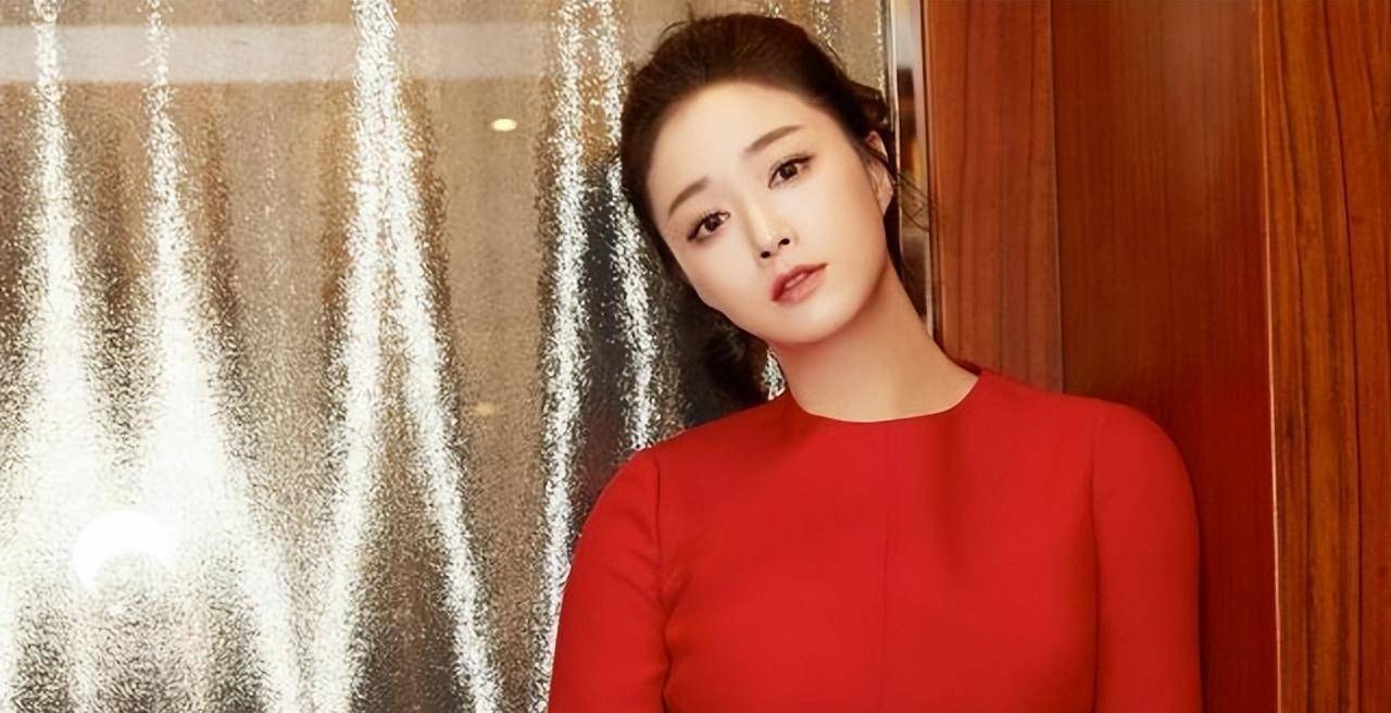 身材颜值不对等的女星:看脸时尚万种,身材却缺点满满_蒋欣_邓紫棋_很