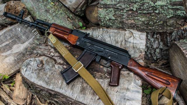 说到俄式突击步枪,肯定首先想到的是ak系列.