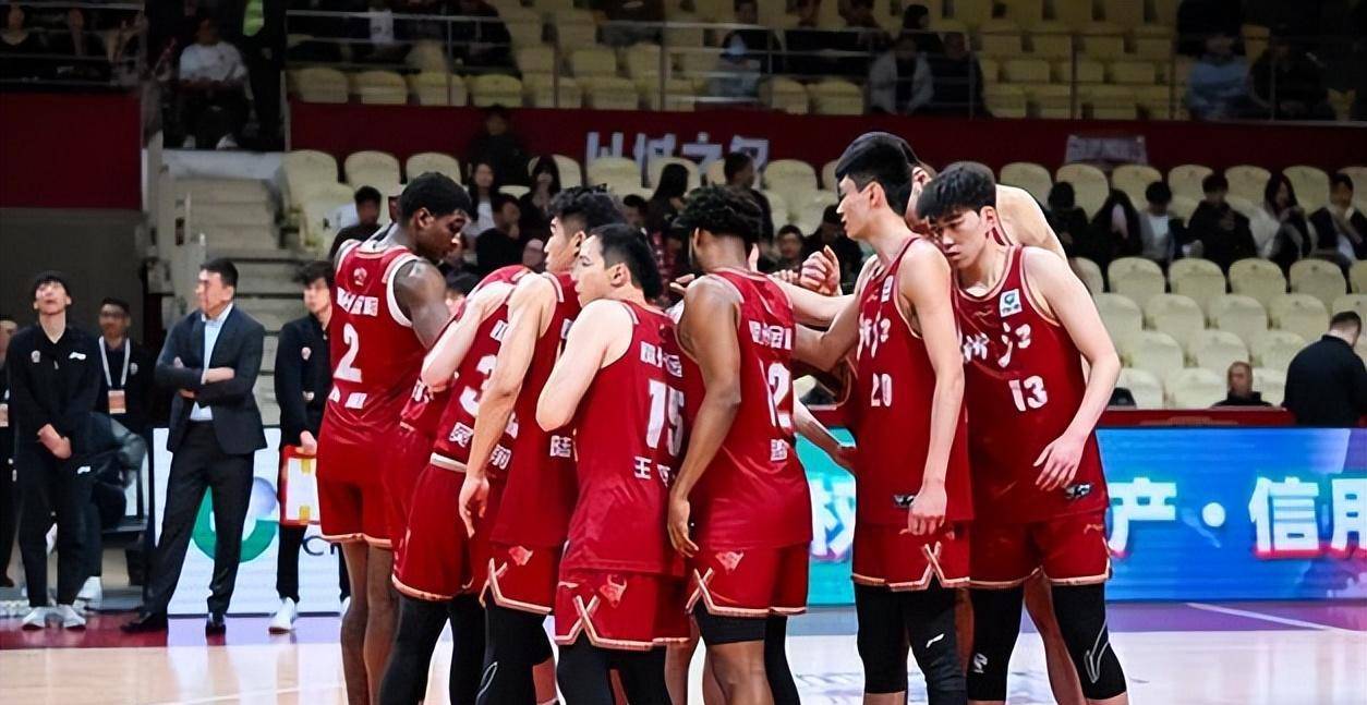 原创cctv5直播浙江稠州vs上海男篮余嘉豪对位王哲林鹿死谁手