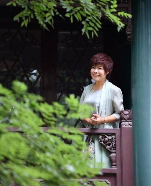 于丹还会卷土重来跑到苏东坡老家讲国学网友放过苏东坡吧