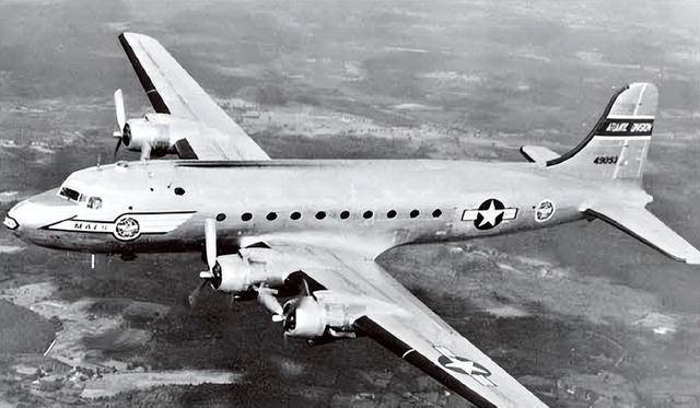 原来,这架飞机正是著名的c-54"空中霸王"军用运输机,由美国道格拉斯
