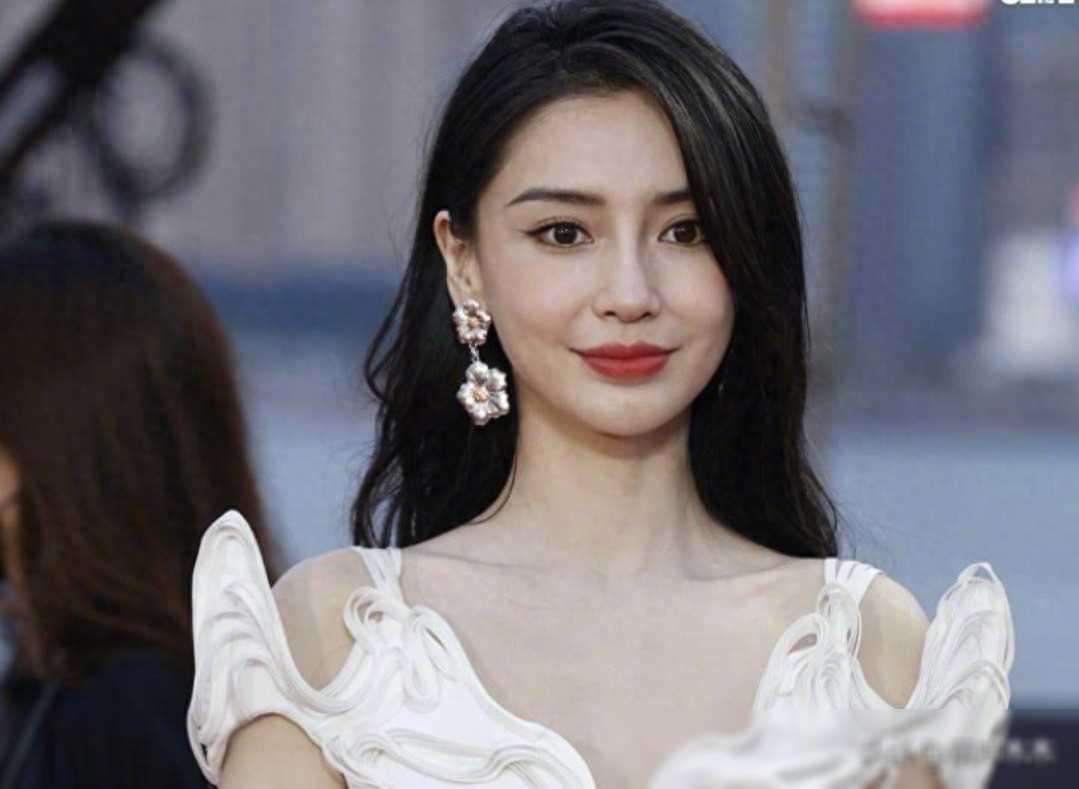 金像奖之夜,baby换造型惊艳却遭冷遇,尴尬境地显露无遗_杨颖_颁奖