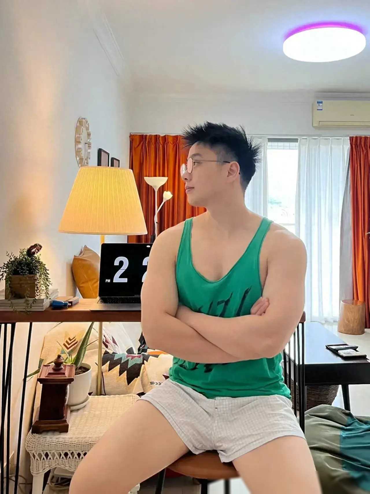 行走的荷尔蒙湖南颜值担当姜磊瀚的魅力展现