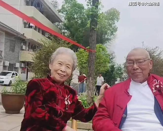 原创86岁大爷结婚重新体验一次情窦初开的感觉婚礼上笑逐颜开