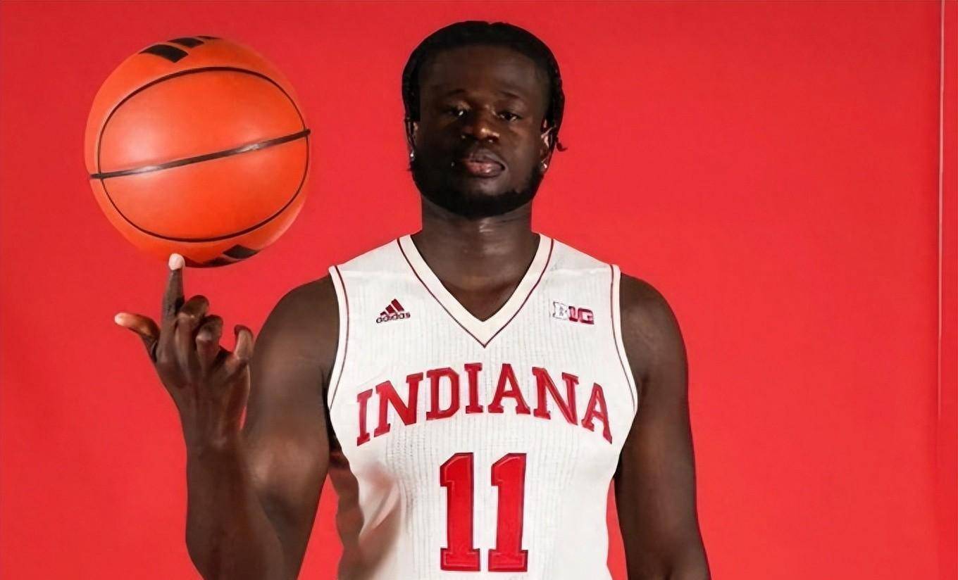 oumar ballo巴洛,来自马里,身高7-0(2米13),上周进入了转学市场,并