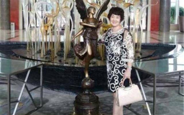 浙江女富豪,54岁被判死缓,丈夫跑路女儿自杀,获释后再成富豪_吴胜明