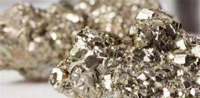 世界上最昂贵的石头1克价值2亿秒杀黄金捡到衣食无忧
