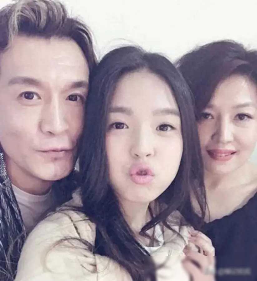 低调庆生高端日料爱马仕李咏餐具哈文生日细节