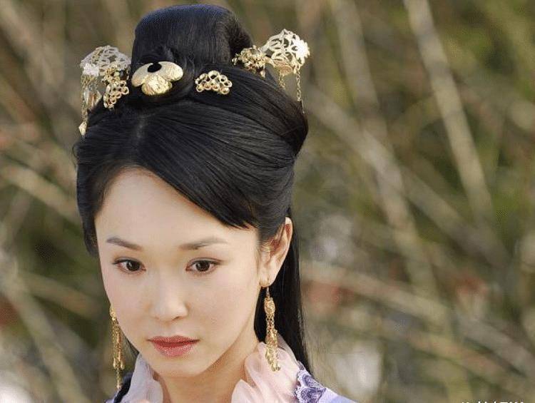 原创聊斋中的连城50岁晒与老公的照夫妻同框像是两代人